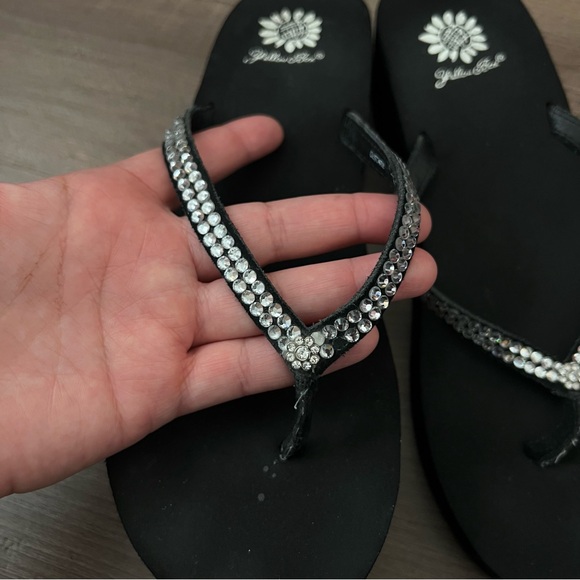Yellow Box Custard Black Wedge Flip Flops - Embellished Rhinestone Straps Sz 7.5 - Picture 4 of 11